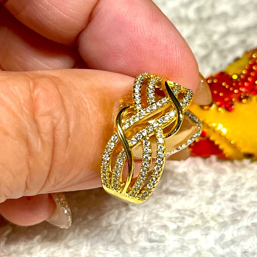 🦋💍gold over sterling Ring -band style with cubic-open scroll work-stamped 925
